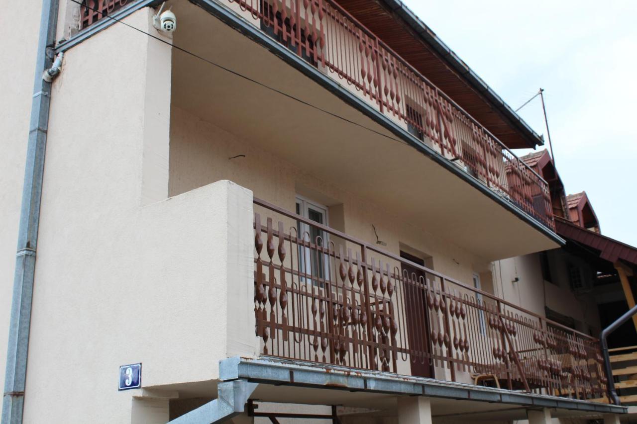 As Apartment *