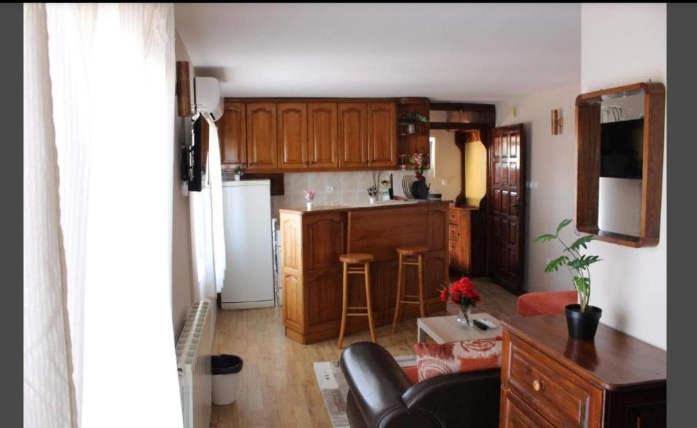 As Apartment *